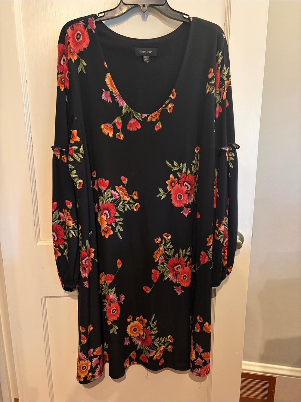 Beautiful Karen Kane Black Floral Long Sleeve Scoop Dress